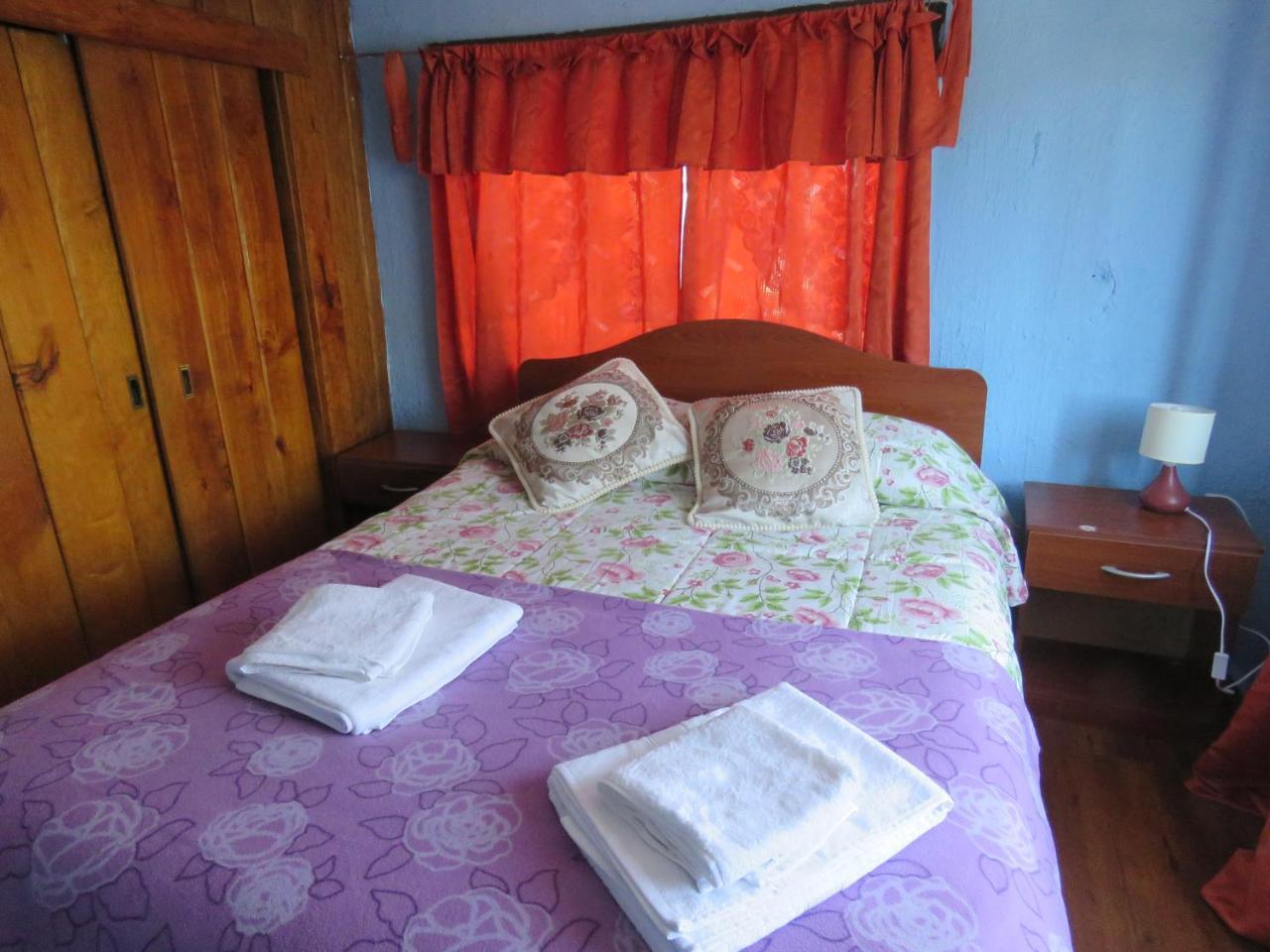 Hostal Y Cabanas Peumayen プエルト・グアダル エクステリア 写真