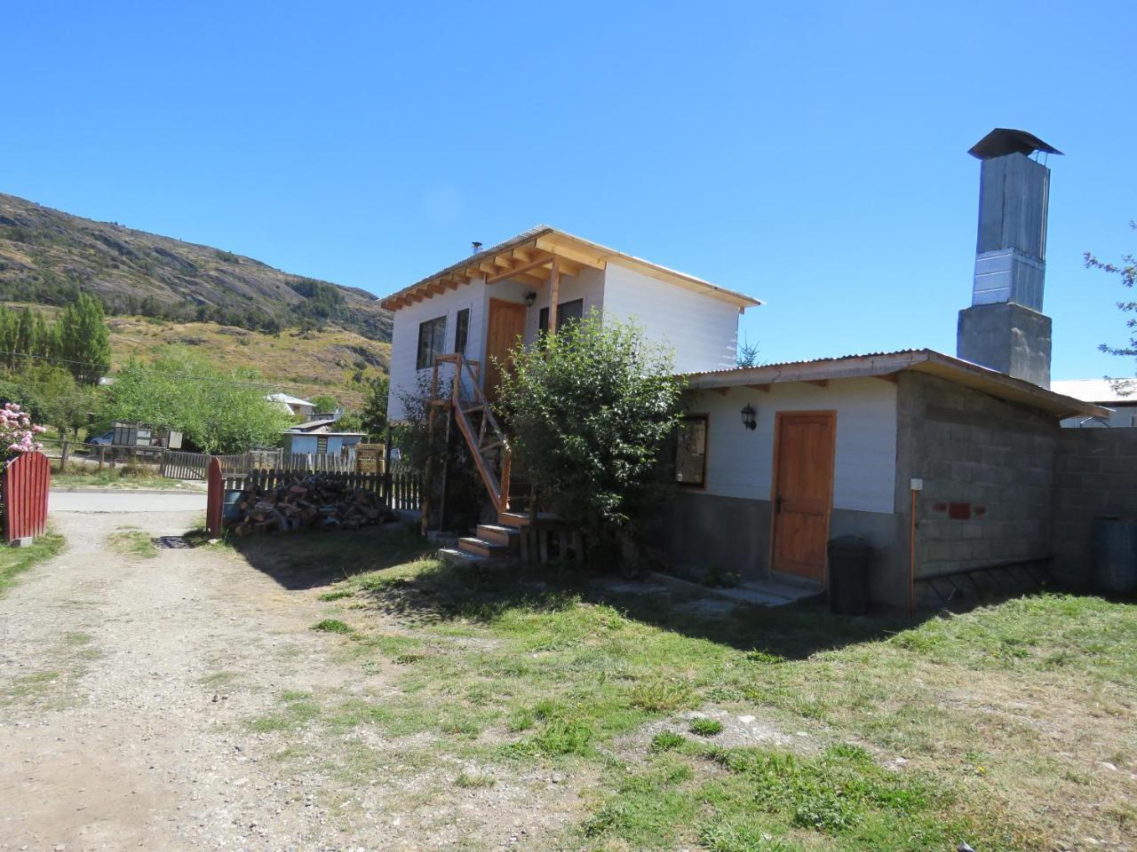 Hostal Y Cabanas Peumayen プエルト・グアダル エクステリア 写真